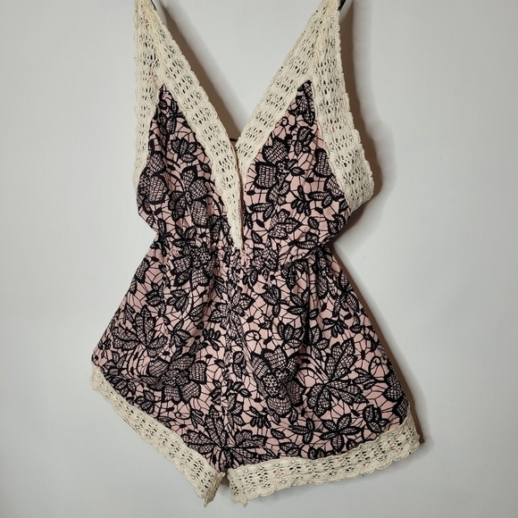 Win-Win Apparel Pink Floral Lace Knit Romper - Picture 3 of 12